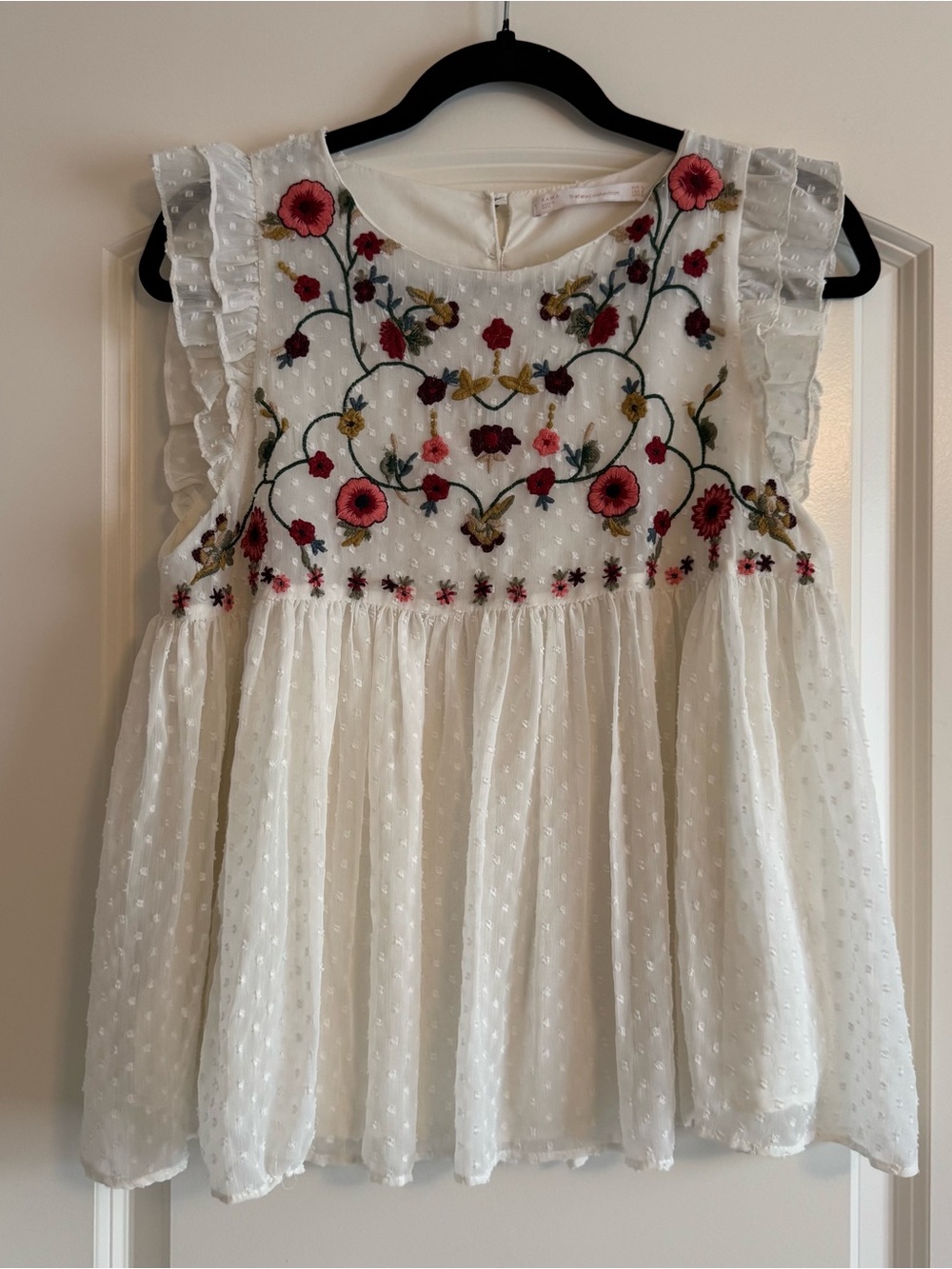 Zara White Embroidered Floral Ruffle Blouse